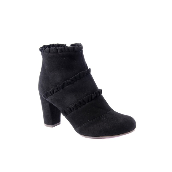 Chie Mihara Ankle boot with Ruffles details in Bla - Picture 2 of 5